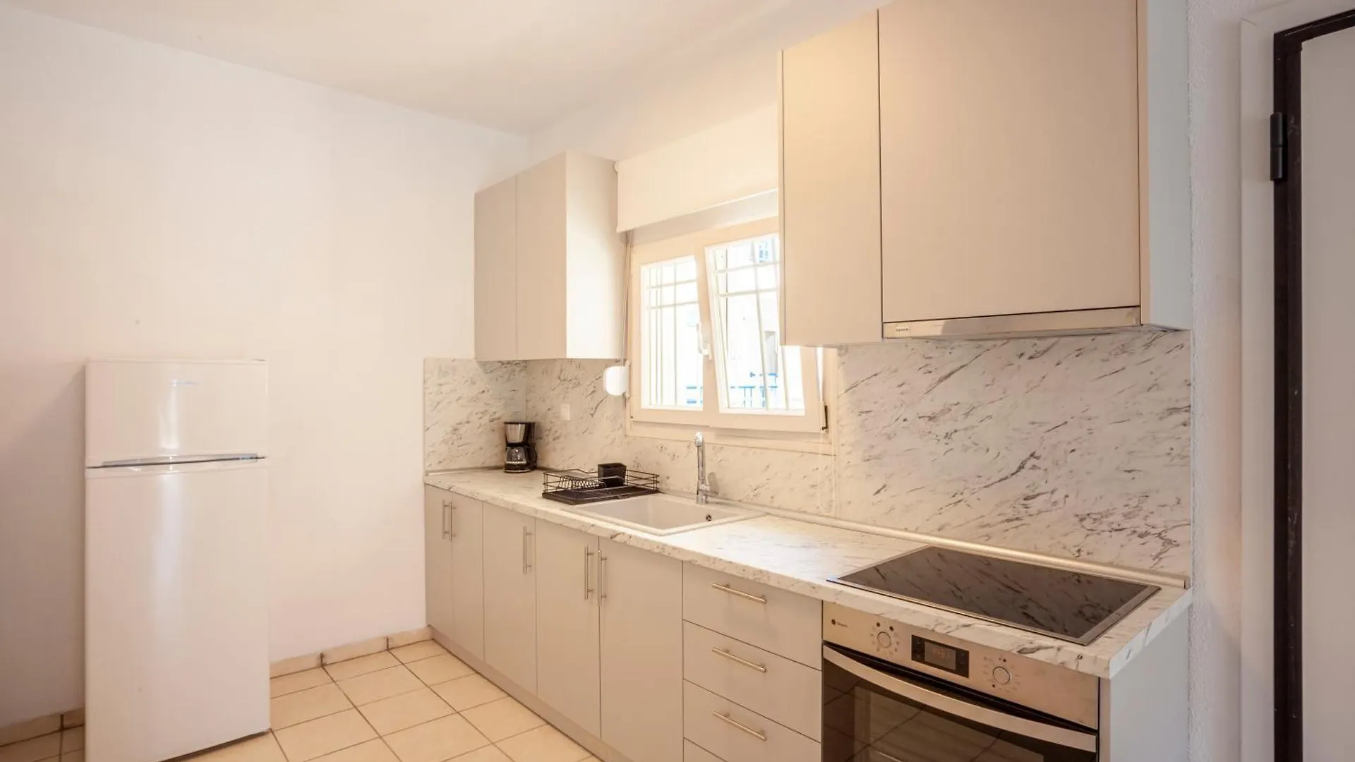 Aris Luxury Apartments بيفكوهوري اليونان